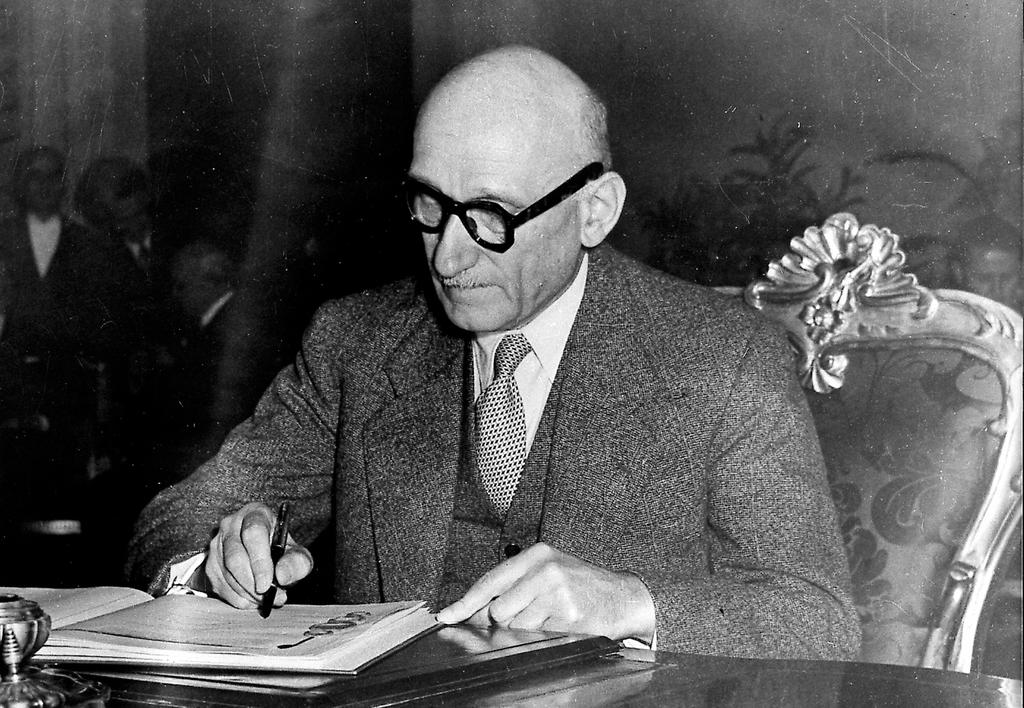 Robert Schuman signs the European Convention on Human Rights